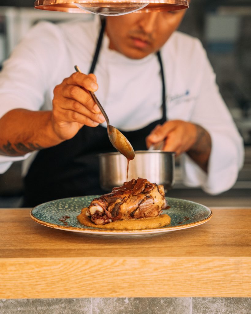 Restaurante Sesto Senso Lanzarote - Preparación plato cocina